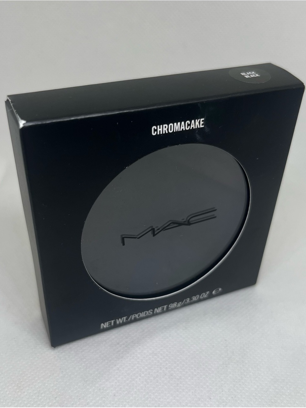 New MAC chromacake powder “black black”